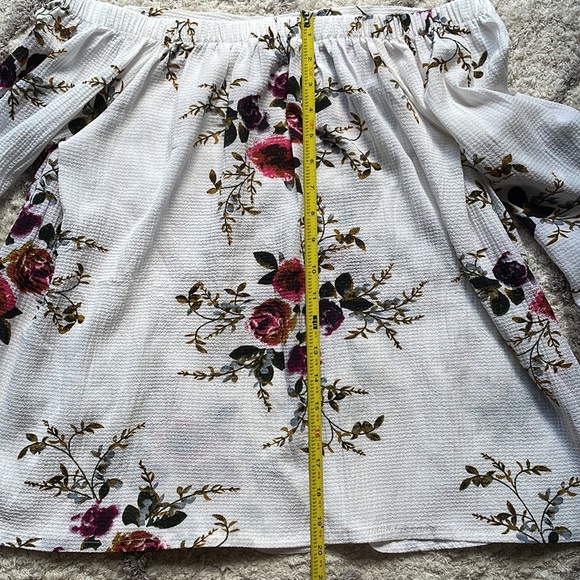 ✨Flower Flowy Top✨ - Picture 3 of 6